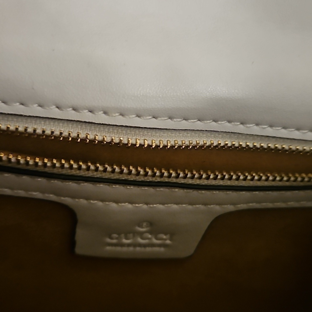 Gucci White and Black Crossbody Bag with Sleek Design, with 3 types of Dif strap - Picture 3 of 11
